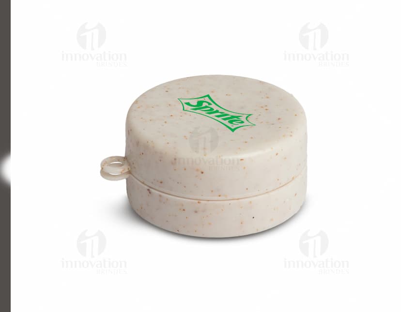 Copo retrátil de 200ml feito de fibra de arroz, ideal para comemorações e festas. O copo tem um formato redondo e é feito de material orgânico e saudável. Perfeito para servir bebidas refrescantes e saudáveis.
