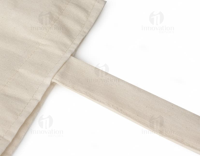 Sacola de algodão marrom com alça de couro e fecho de zíper. Acessório de moda elegante e moderno para compras em lojas. Elegante e feminino, é um item de luxo e estilo.