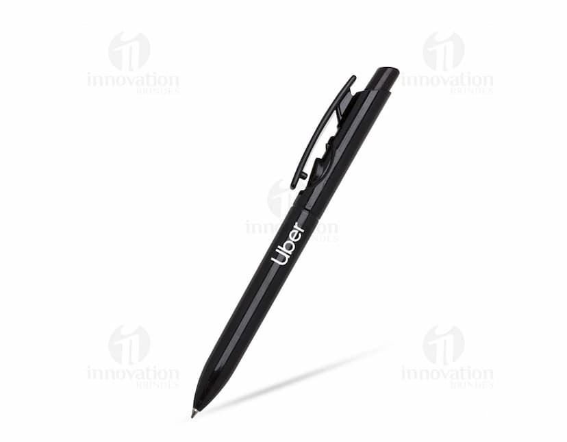 Caneta plástica preta com ponta afiada, ideal para escrever, desenhar e assinar documentos. Feita de material plástico resistente, possui tinta na cor preta e é um utensílio essencial para atividades de escritório, estudo e negócios.