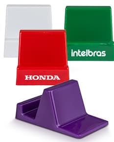 Suporte para celular preto em formato de mesa, com ajuste de inclinação e rotação. O celular na imagem está posicionado na vertical.