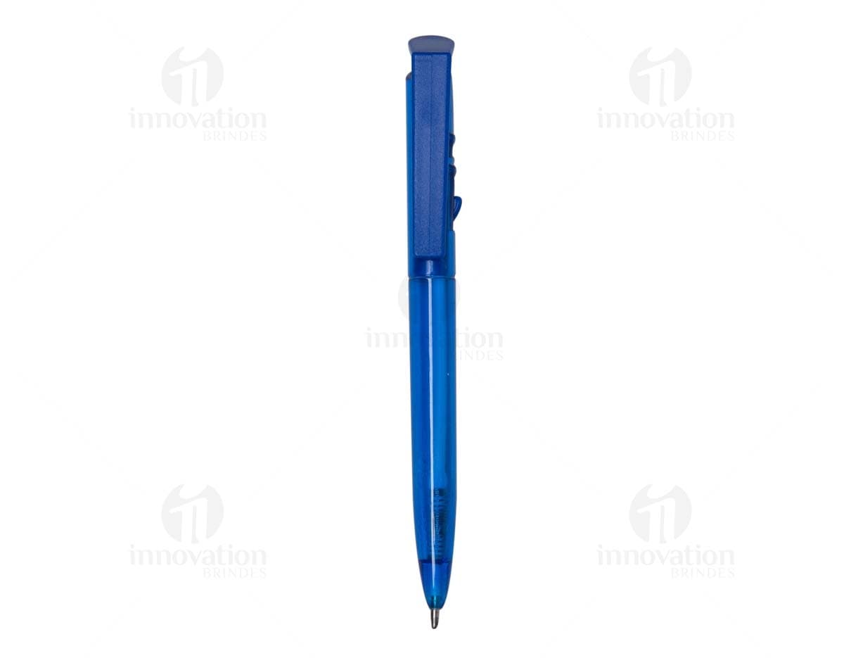 Uma imagem de uma caneta plástica preta com tampa azul e clipe prateado em um fundo branco.
