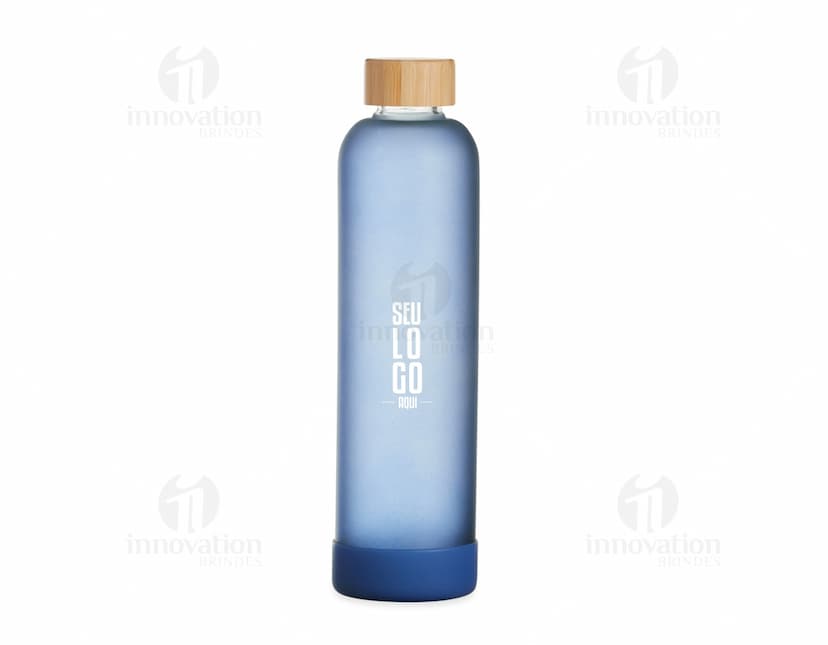 Garrafa de vidro transparente com capacidade de 1 litro.