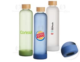 Botella de Vidrio de 1 litro transparente, con tapa de metal negra.