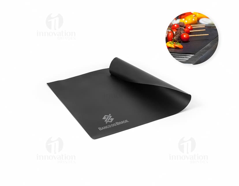 Esteira para grelha em PTFE em destaque, material resistente e durável para auxiliar no preparo de alimentos na grelha.