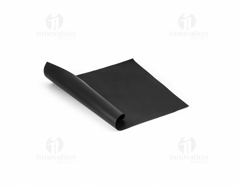 Esteira para grelha em PTFE em destaque, material resistente e durável para auxiliar no preparo de alimentos na grelha.