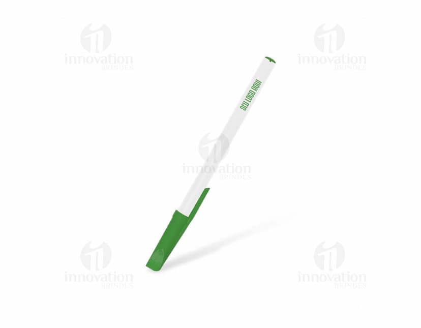Caneta plástica azul com tampa transparente e detalhes em prata sobre fundo branco.