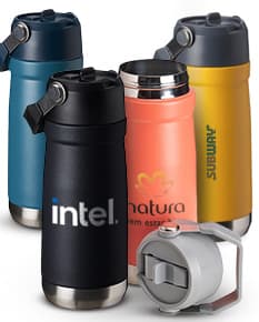 Garrafa térmica 550ml em aço inoxidável, na cor preta, com tampa rosqueável e alça emborrachada.