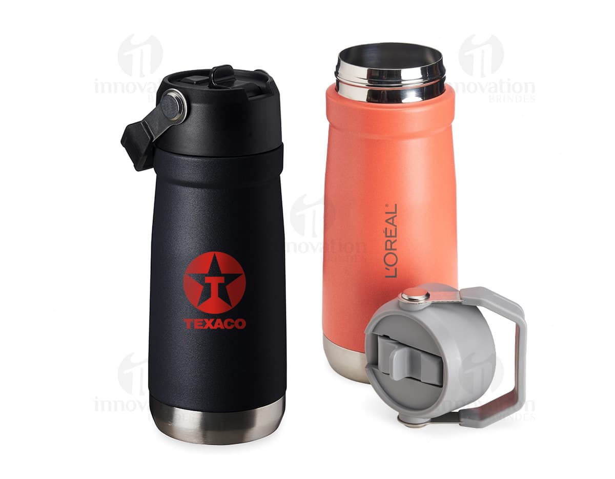 Garrafa térmica 550ml em aço inoxidável, na cor preta, com tampa rosqueável e alça emborrachada.
