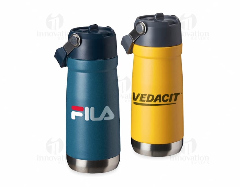 Garrafa térmica 550ml em aço inoxidável, na cor preta, com tampa rosqueável e alça emborrachada.