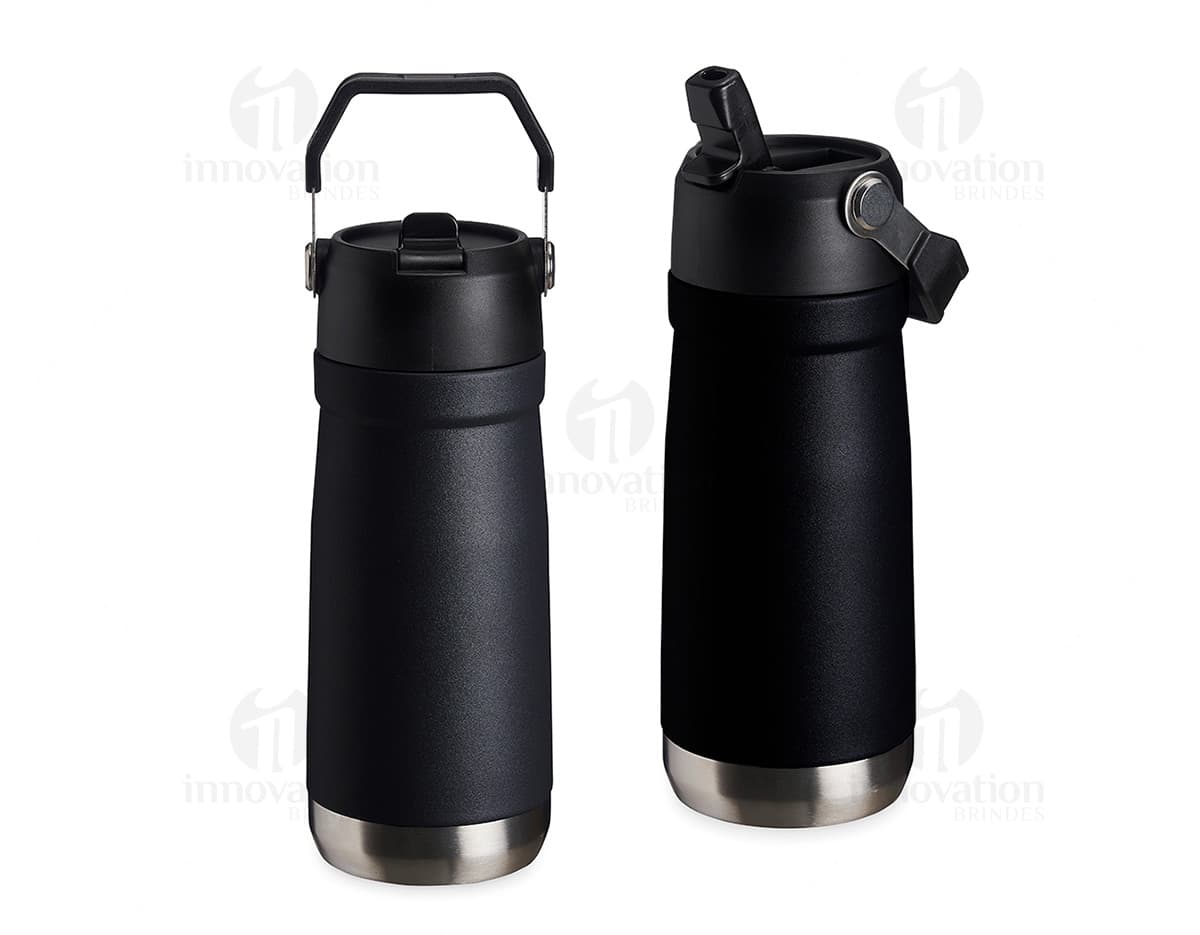 Garrafa térmica 550ml em aço inoxidável, na cor preta, com tampa rosqueável e alça emborrachada.