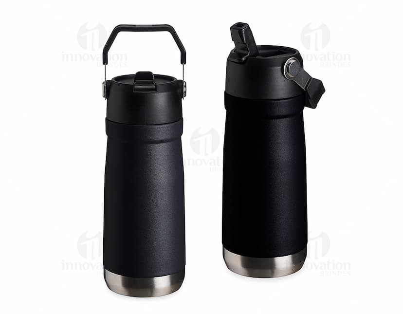 Garrafa térmica 550ml em aço inoxidável, na cor preta, com tampa rosqueável e alça emborrachada.