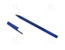 Caneta plástica azul sobre fundo branco.