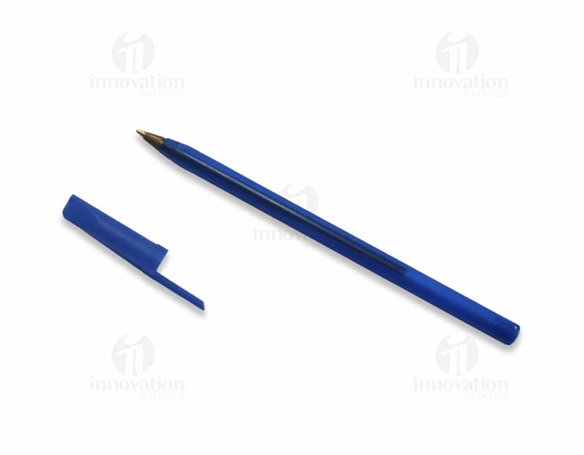Caneta plástica azul sobre fundo branco.