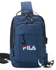 Mochila de ombro com bolsos, zíperes e entrada USB para carregamento de dispositivos eletrônicos. Cor preta e material resistente. Ideal para uso diário e viagens.
