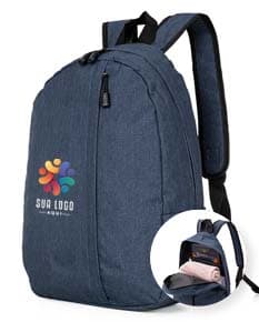 Mochila de poliéster preta com detalhes em cinza, possui alças acolchoadas e bolsos laterais. Ideal para o dia a dia.