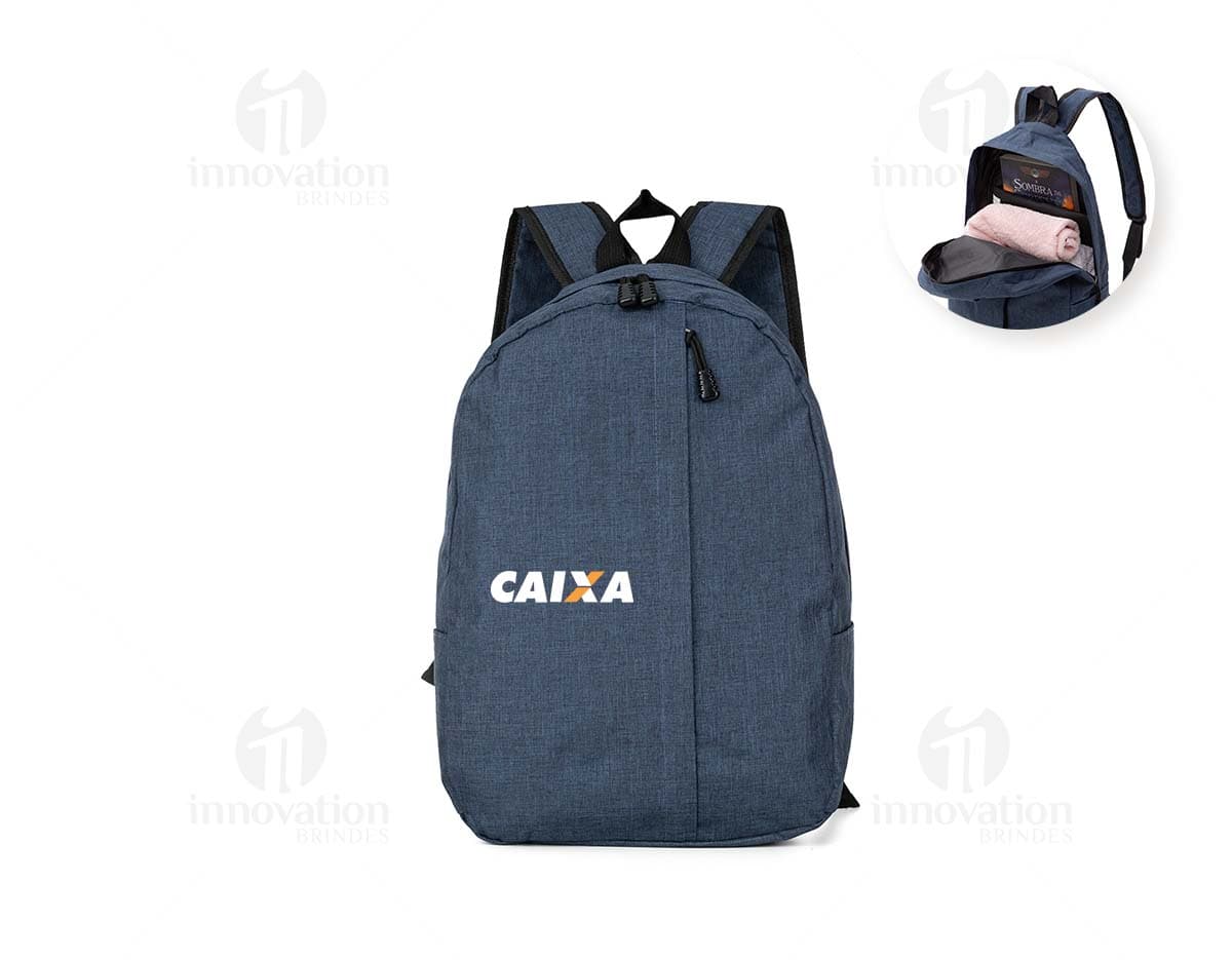 Mochila de poliéster preta com detalhes em cinza, possui alças acolchoadas e bolsos laterais. Ideal para o dia a dia.