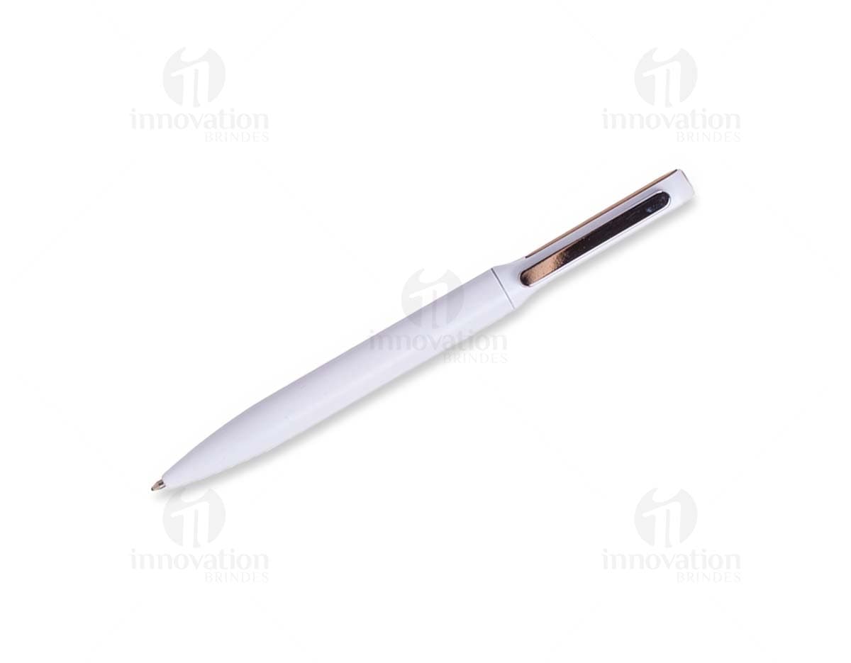 Caneta de metal com detalhe em bambu.