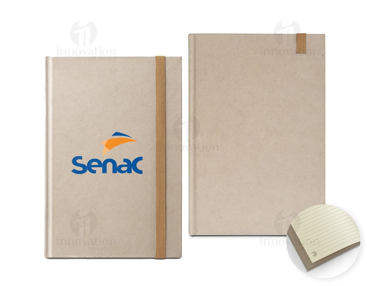 Caderno EcoCana com capa de papel reciclado e elástico azul. Interior com folhas de papel ecológico sem pauta, ideal para anotações e desenhos. Tamanho A5.