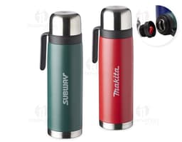 Garrafa Térmica Inox 900ml na cor prateada, com tampa rosqueável e alça para transporte.