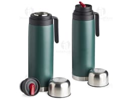 Garrafa Térmica Inox 900ml na cor prateada, com tampa rosqueável e alça para transporte.