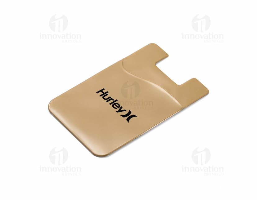 Porta cartões para celular com design minimalista na cor preta, feito em material resistente. Compartimento para até 3 cartões e adesivo para fixação na parte de trás do celular.