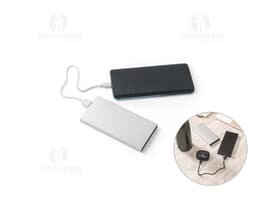 Bateria portátil em alumínio com design elegante e moderno.