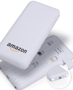 Power Bank 10.000mAh na cor preta, com design slim e acabamento fosco. Acompanha cabo USB para recarga.