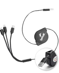Cabo USB retrátil 3 em 1 em cores preta e branca, mostrando a versatilidade do produto.