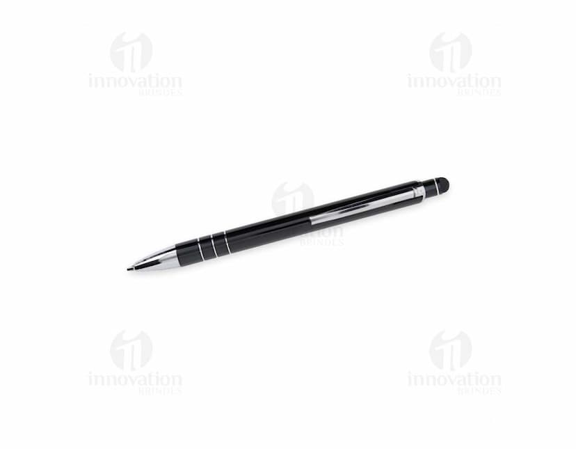 Caneta Metal Touch em cor preta, com detalhes cromados e ponta touchscreen na parte superior.