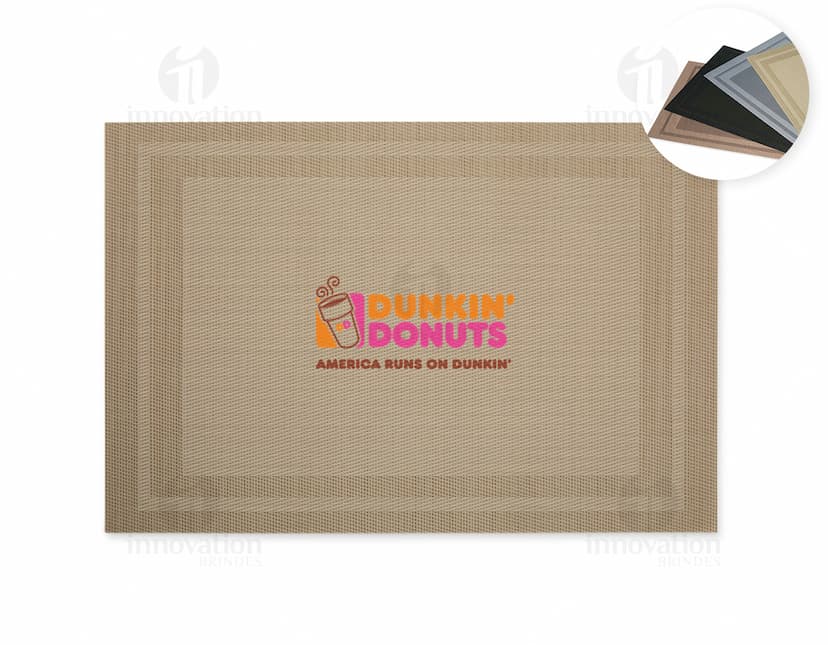 Jogo Americano PVC em tom de azul claro com estampa floral em fundo branco.