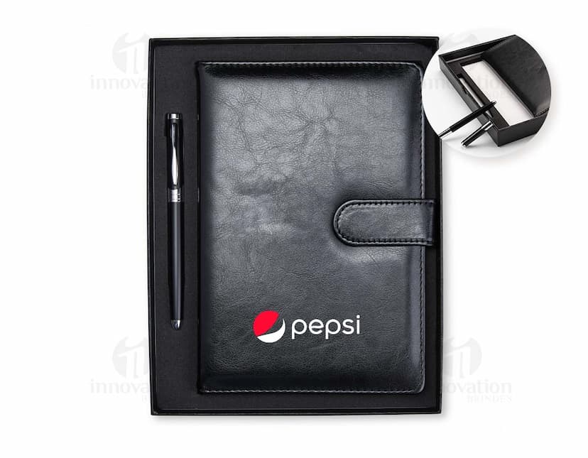 Kit Executivo 2 Peças: inclui uma pasta de couro marrom e uma caneta de luxo prateada.