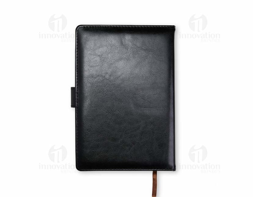 Kit Executivo 2 Peças: inclui uma pasta de couro marrom e uma caneta de luxo prateada.