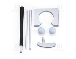 Kit de entrenamiento para golf compuesto por palos, pelotas, guantes y accesorios.