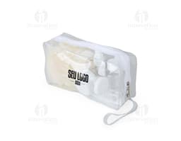 Kit Viagem 10 Peças composto por necessaire, porta-passaporte, etiquetas de bagagem, escova de dentes, adaptador de tomada