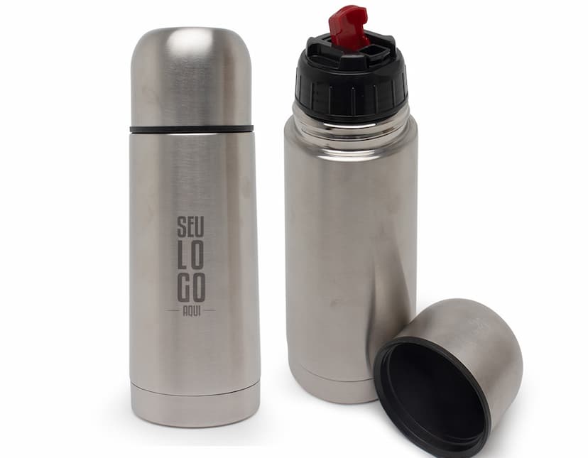 Garrafa térmica em aço inoxidável com capacidade para 350ml em fundo branco.