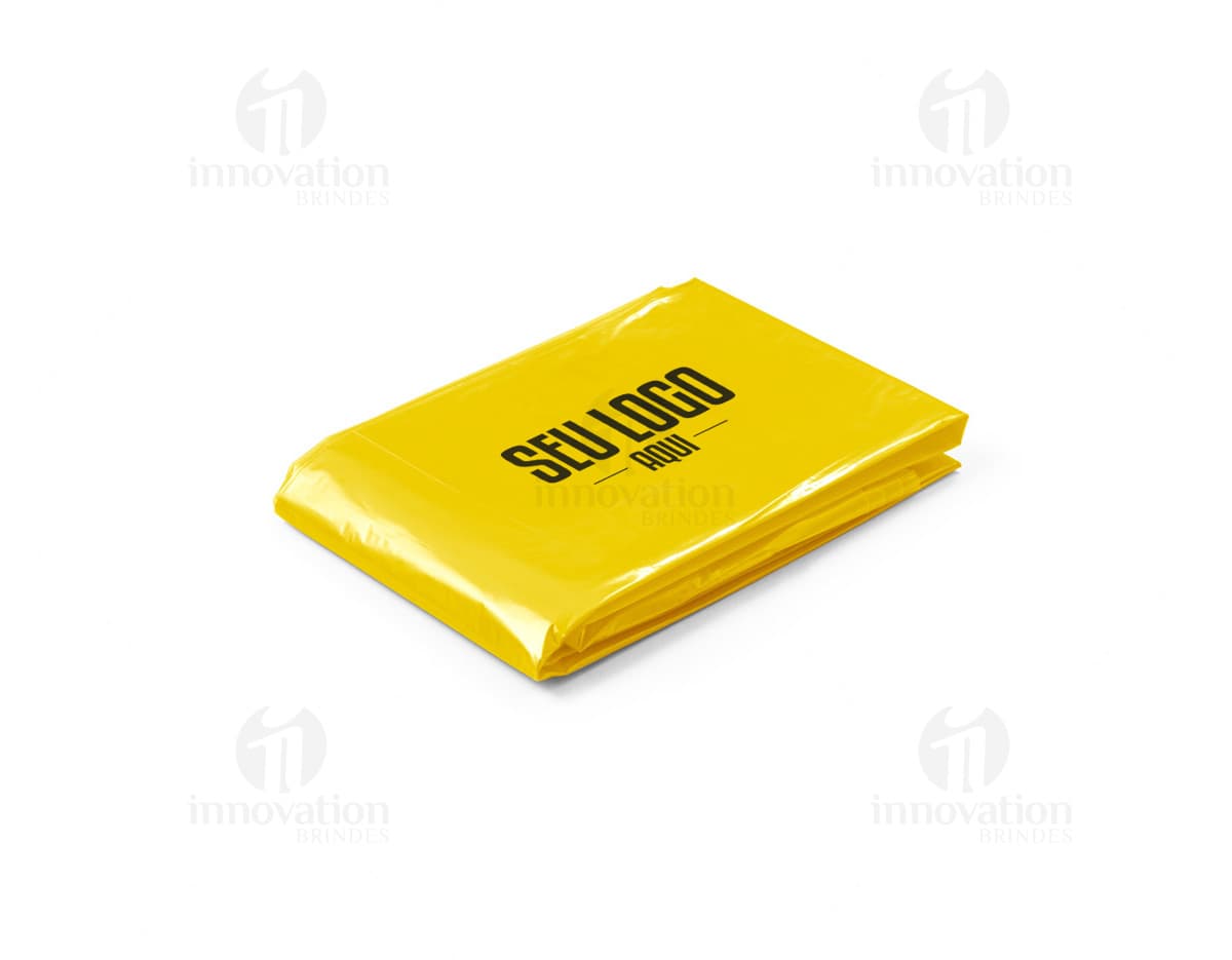 Capa de chuva de tamanho único em destaque, com design clean e amarelo. A imagem mostra a capa de chuva de forma objetiva, sem nenhuma pessoa ou objeto ao redor.
