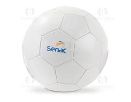 Bola de futebol em PVC branca e preta.