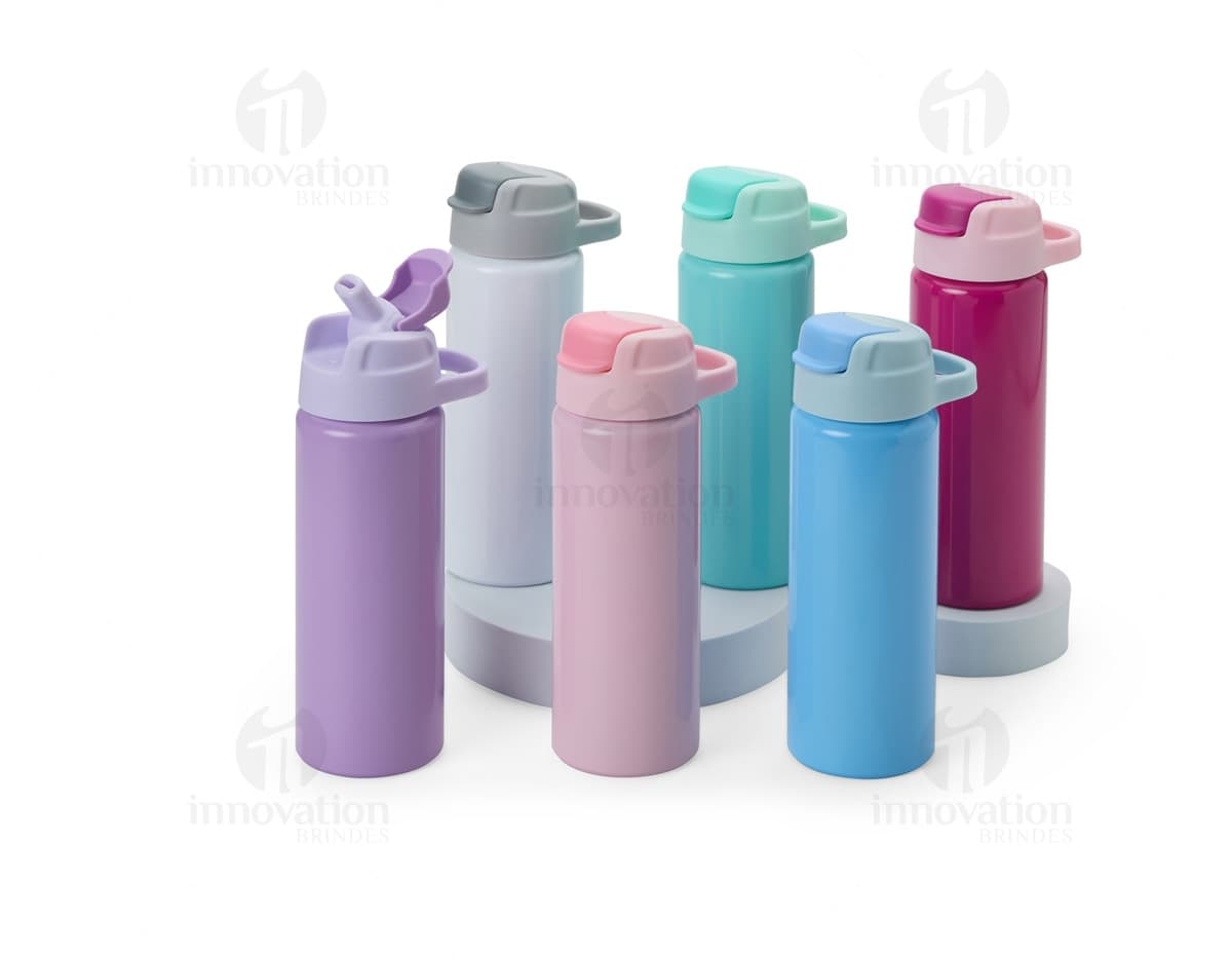 Squeeze de Alumínio 600ml na cor prata com tampa rosqueável e design moderno.