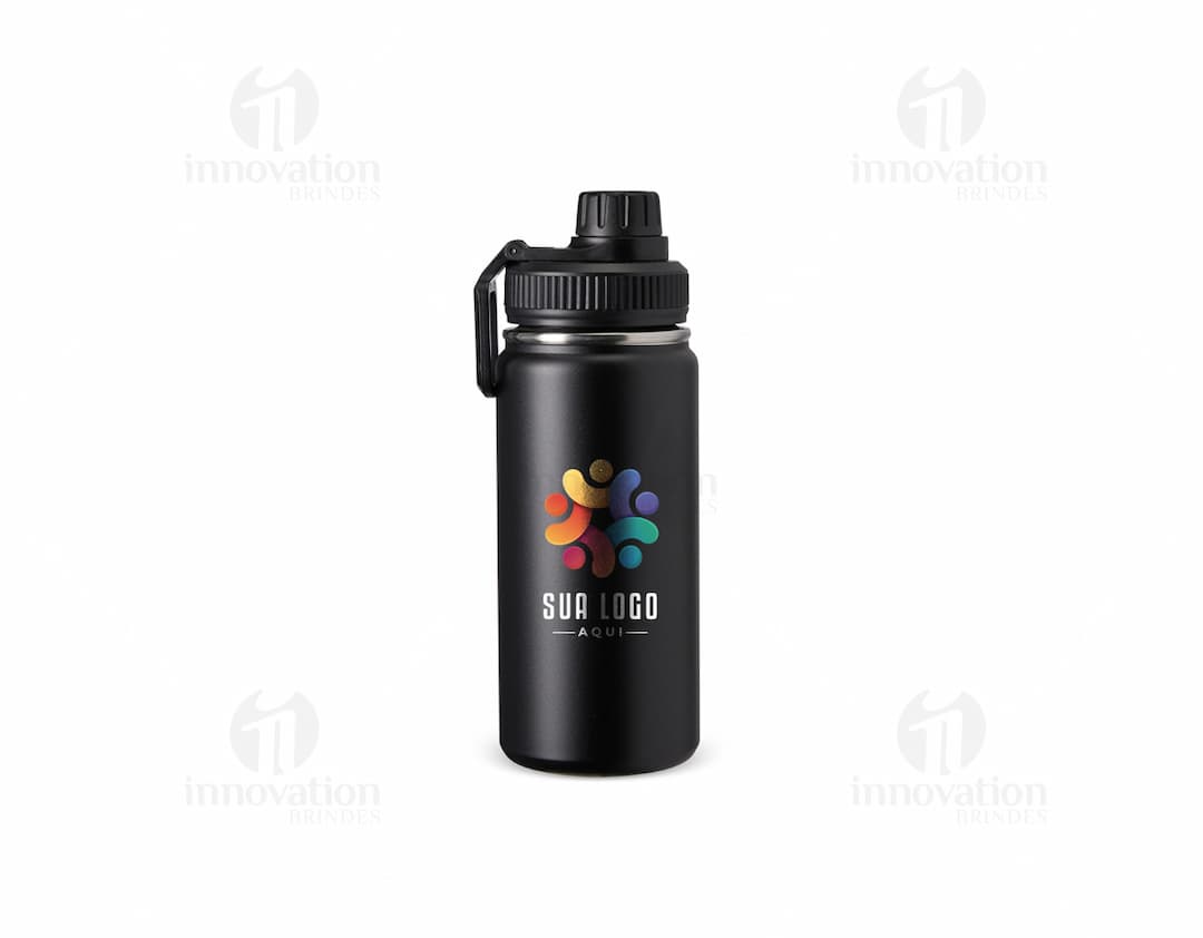 Garrafa térmica em aço inoxidável de 550ml de capacidade.