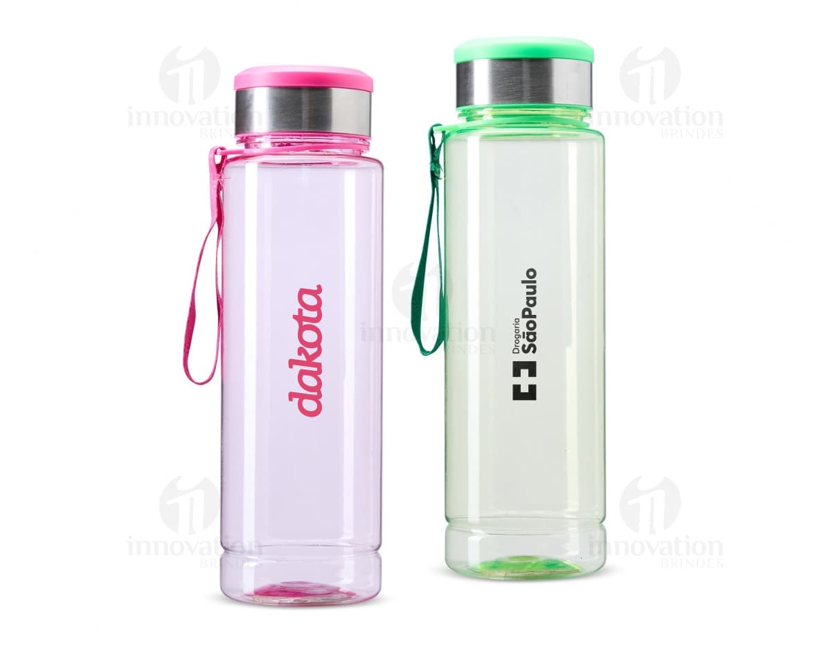 Garrafa plástica transparente com capacidade de 950ml e com compartimento para armazenar comprimidos integrado à tampa.