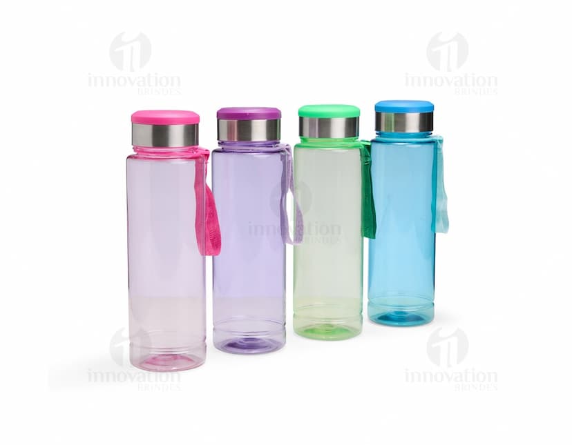 Garrafa plástica transparente com capacidade de 950ml e com compartimento para armazenar comprimidos integrado à tampa.