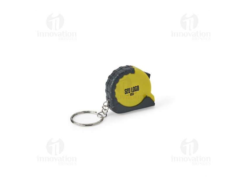Chaveiro Trena Plástico 1 Metro: Chaveiro em forma de trena de plástico com um metro de comprimento.