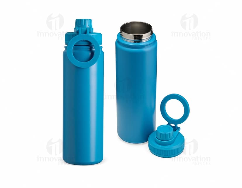 Garrafa térmica de aço inoxidável com capacidade de 750ml.