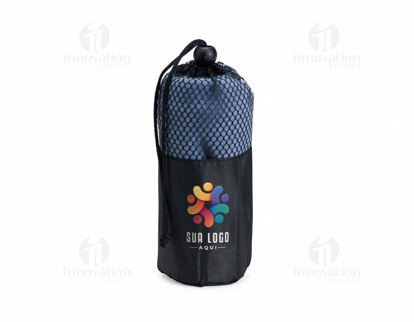 Toalha PoliFit em cor azul com design texturizado.