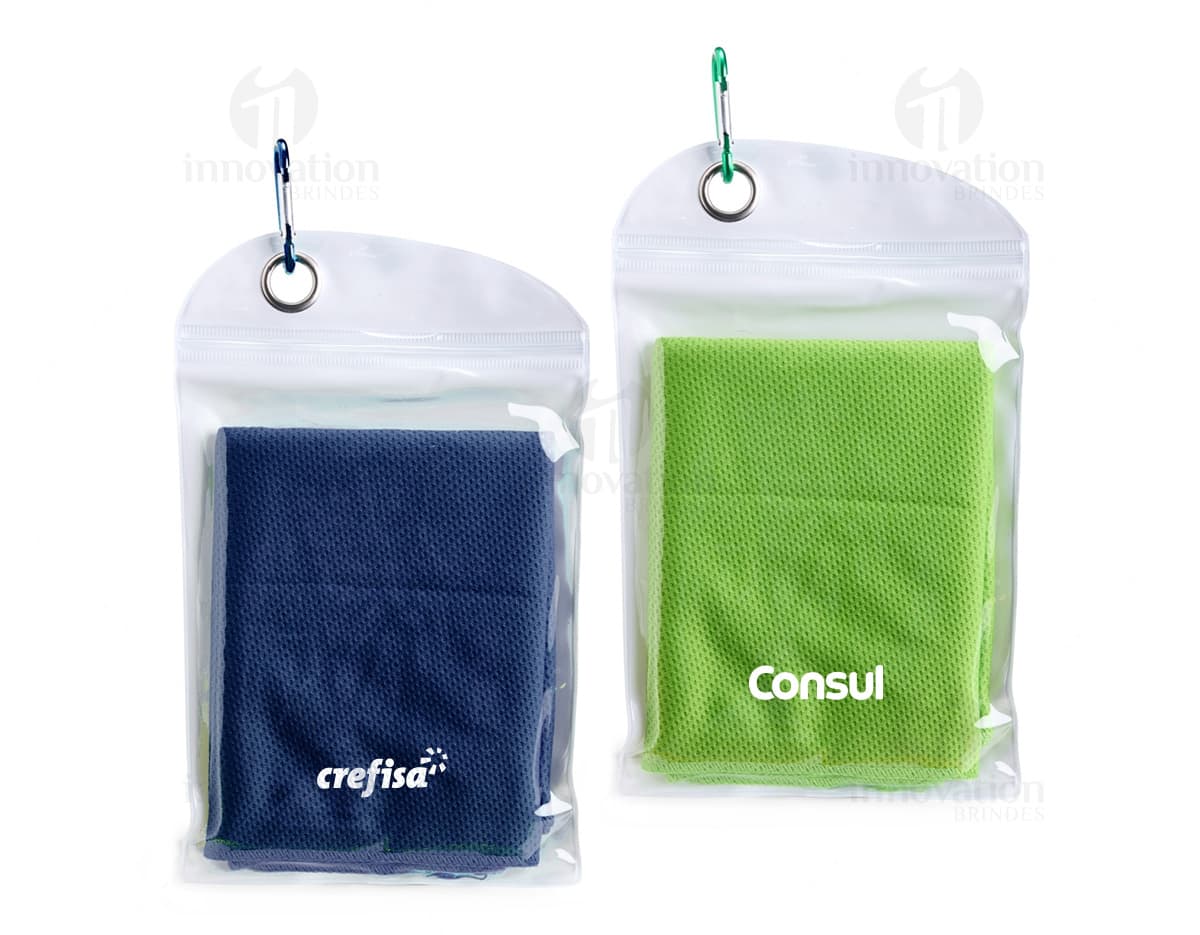 Toalha ElastFit em cor branca, com elástico nas extremidades para melhor fixação.