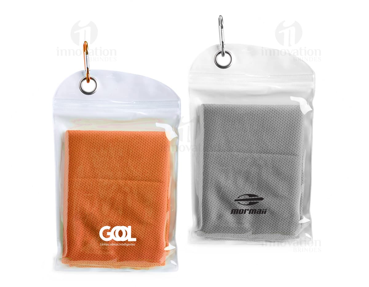 Toalha ElastFit em cor branca, com elástico nas extremidades para melhor fixação.