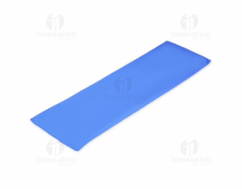 Toalha ElastFit em cor branca, com elástico nas extremidades para melhor fixação.