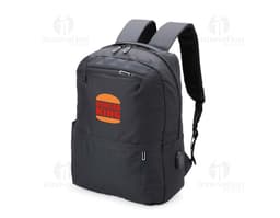 Mochila de Nylon na cor preta com alças ajustáveis e bolso frontal com zíper.