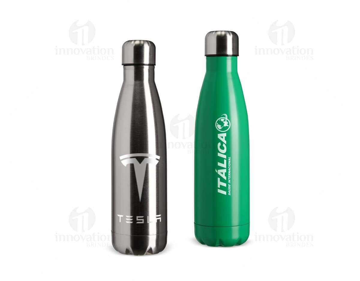 Garrafa Térmica Inox 500ml na cor prata, isolada em fundo branco.