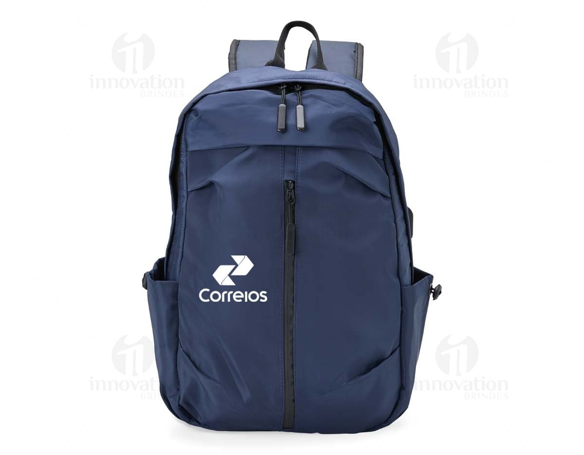Mochila Poliéster 22 litros, com design moderno e capacidade para armazenar objetos com praticidade.